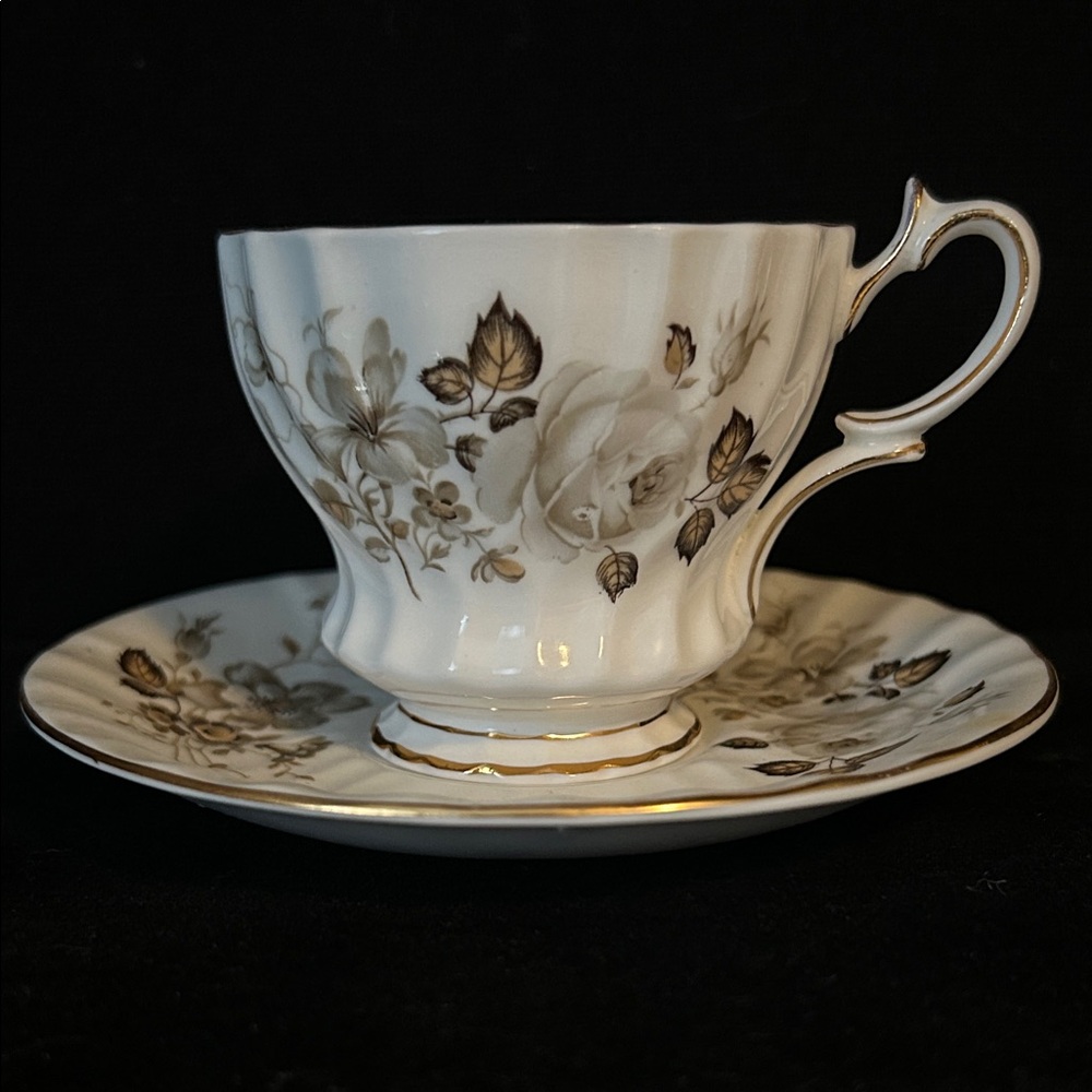 VTG Set Of 2 Queen Ann Teacup And Saucer 2 Sets Available: Price Per Each Set